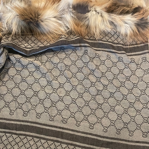 GUCCI Monogram Fox Fur Wool Silk Horsebit Gold Clasp Shawl/Wrap - Picture 5 of 16